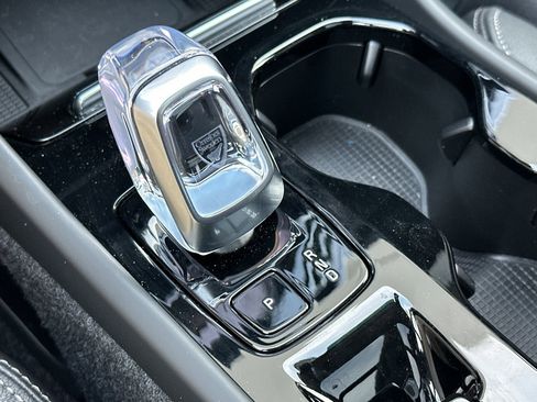 New 2025 Volvo XC40 B5 Plus w/ Climate Package image 25