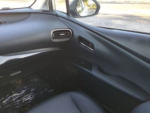 Used 2021 Toyota Prius XLE image 16