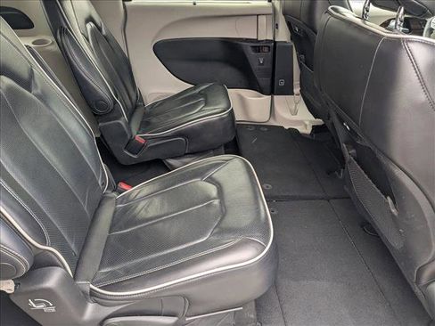 Used 2023 Chrysler Pacifica Limited image 20