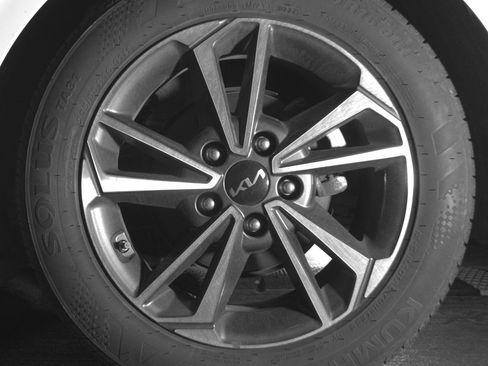 Used 2024 Kia Forte LXS image 14