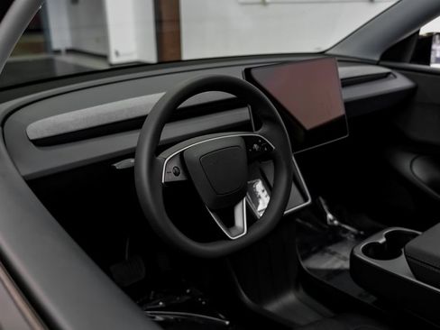Used 2026 Tesla Model Y 2WD image 17