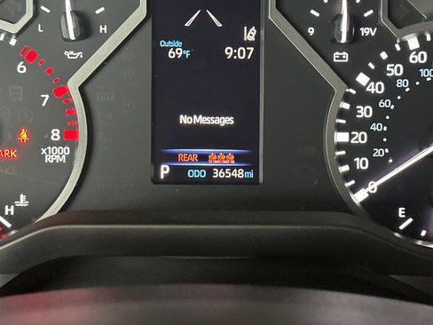 Used 2023 Toyota Tundra Limited AWD/4WD image 24