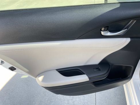 Used 2019 Honda Insight Touring image 19