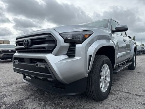 Used 2025 Toyota Tacoma SR5 AWD/4WD image 25
