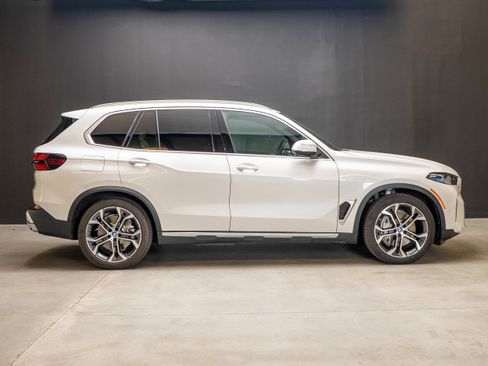 Used 2025 BMW X5 xDrive50e AWD/4WD image 8