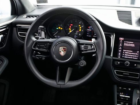 Certified 2025 Porsche Macan image 30