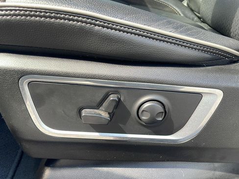 Used 2023 RAM 1500 Laramie RWD image 19