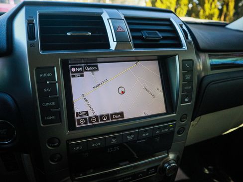 Used 2020 Lexus GX 460 Luxury w/ Accessory Package AWD/4WD image 25