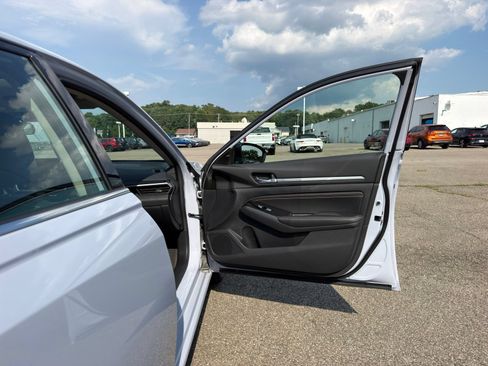 Used 2023 Nissan Altima 2.5 SR w/ SR Premium Package AWD/4WD image 34