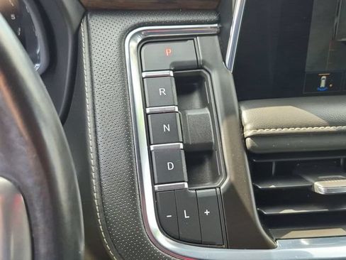 Used 2023 Chevrolet Tahoe Premier RWD image 17
