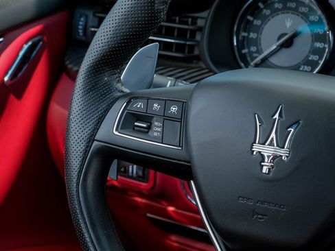 Used 2022 Maserati Quattroporte Trofeo RWD image 14