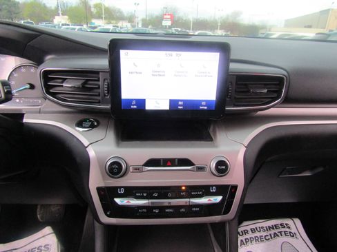 Used 2021 Ford Explorer XLT w/ Equipment Group 202A image 16