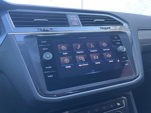 Used 2021 Volkswagen Tiguan SE image 20