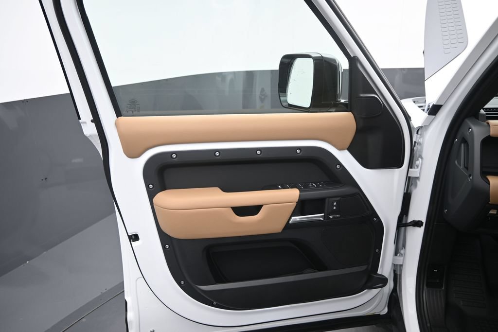 New 2026 Land Rover Defender 110 X-Dynamic SE AWD/4WD image 23