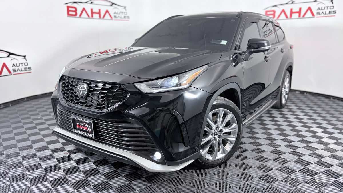 Used 2025 Toyota Highlander XSE AWD/4WD image 2