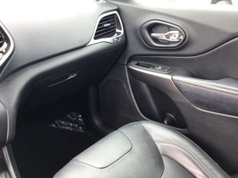 Used 2020 Jeep Cherokee Limited AWD/4WD image 32