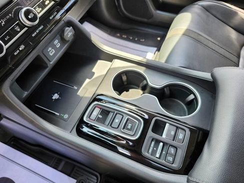Used 2024 Honda Pilot Touring image 28