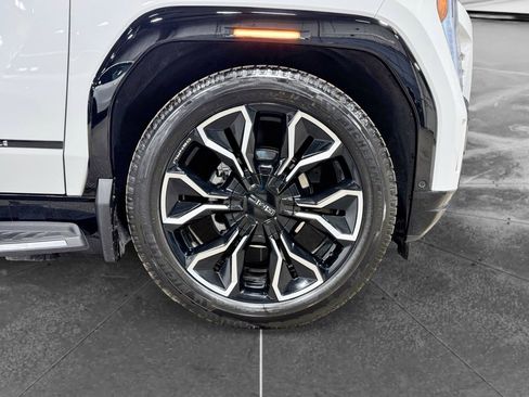 Used 2025 GMC Sierra EV Denali image 35