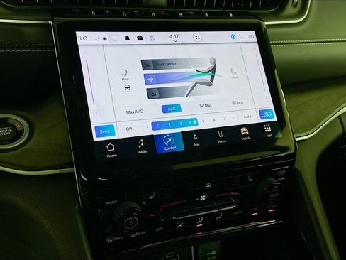 Used 2023 Jeep Grand Cherokee Limited w/ Black Appearance Package image 24