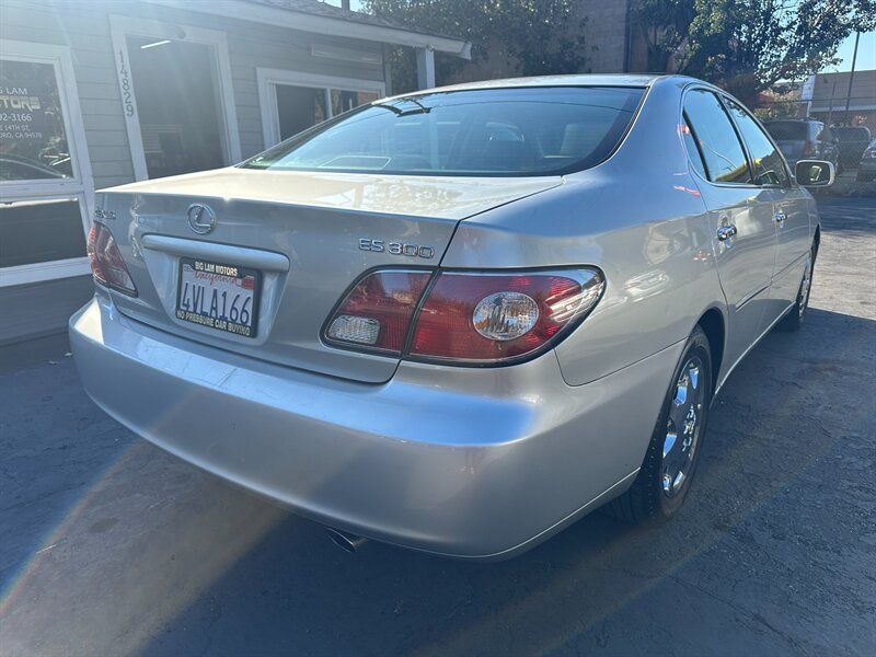 Used 2002 Lexus ES 330 w/ Premium Pkg FWD image 5