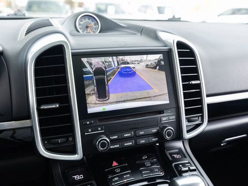 Used 2017 Porsche Cayenne Platinum Edition image 29