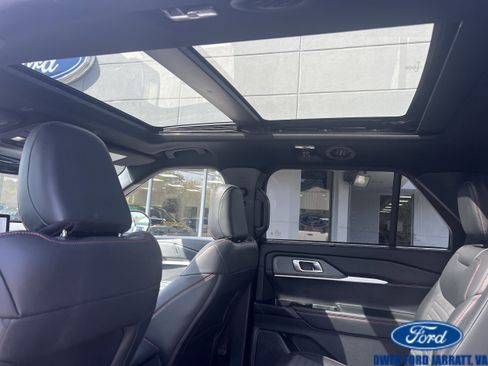 Used 2025 Ford Explorer ST-Line w/ Premium Package AWD/4WD image 10