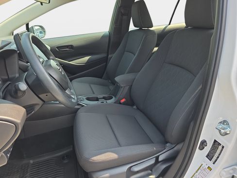 Used 2025 Toyota Corolla LE FWD image 14