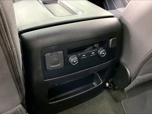 Used 2018 Chevrolet Suburban LS w/ Enhanced Driver Alert Package RWD image 9