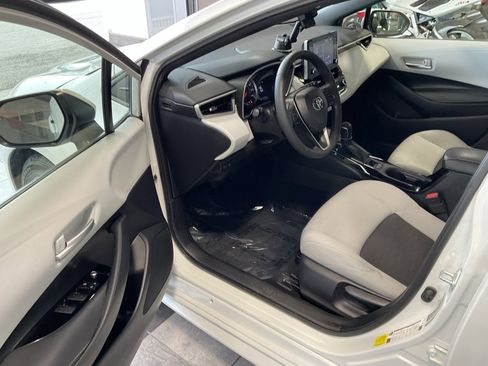 Used 2021 Toyota Corolla SE w/ SE Preferred Package image 9