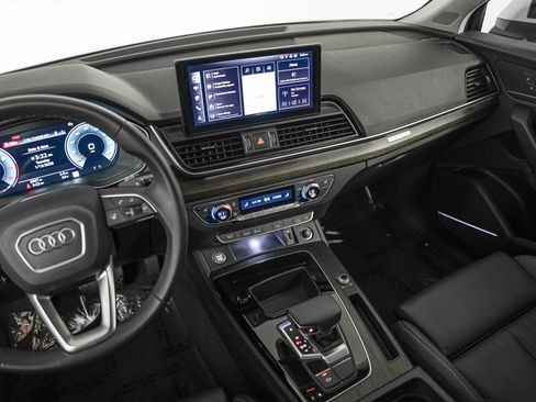 Certified 2025 Audi Q5 2.0T Premium Plus w/ Premium Plus Package image 18
