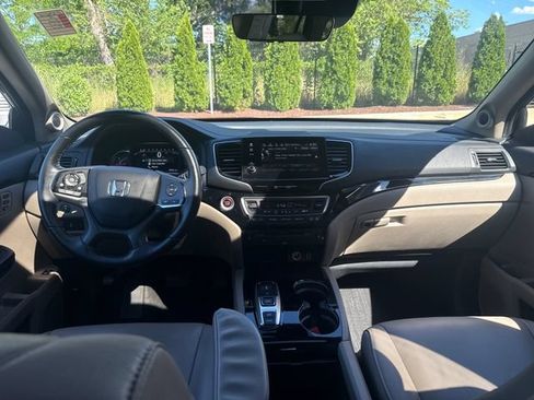 Used 2019 Honda Pilot Touring image 12