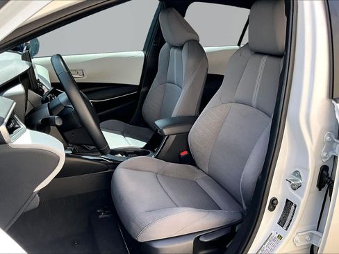 Used 2025 Toyota Corolla SE FWD image 8