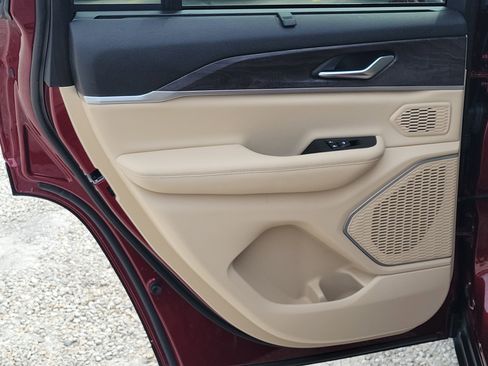 Used 2022 Jeep Grand Cherokee Limited 4xe w/ Luxury Tech Group II image 13