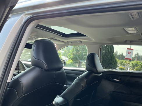Used 2023 Toyota Highlander XLE AWD/4WD image 15