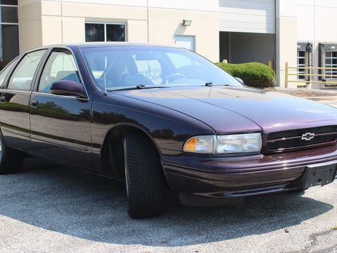 Used 1996 Chevrolet Impala SS RWD image 2