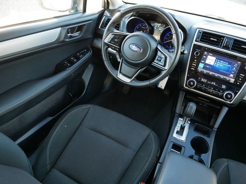 Used 2019 Subaru Outback 2.5i Premium image 9