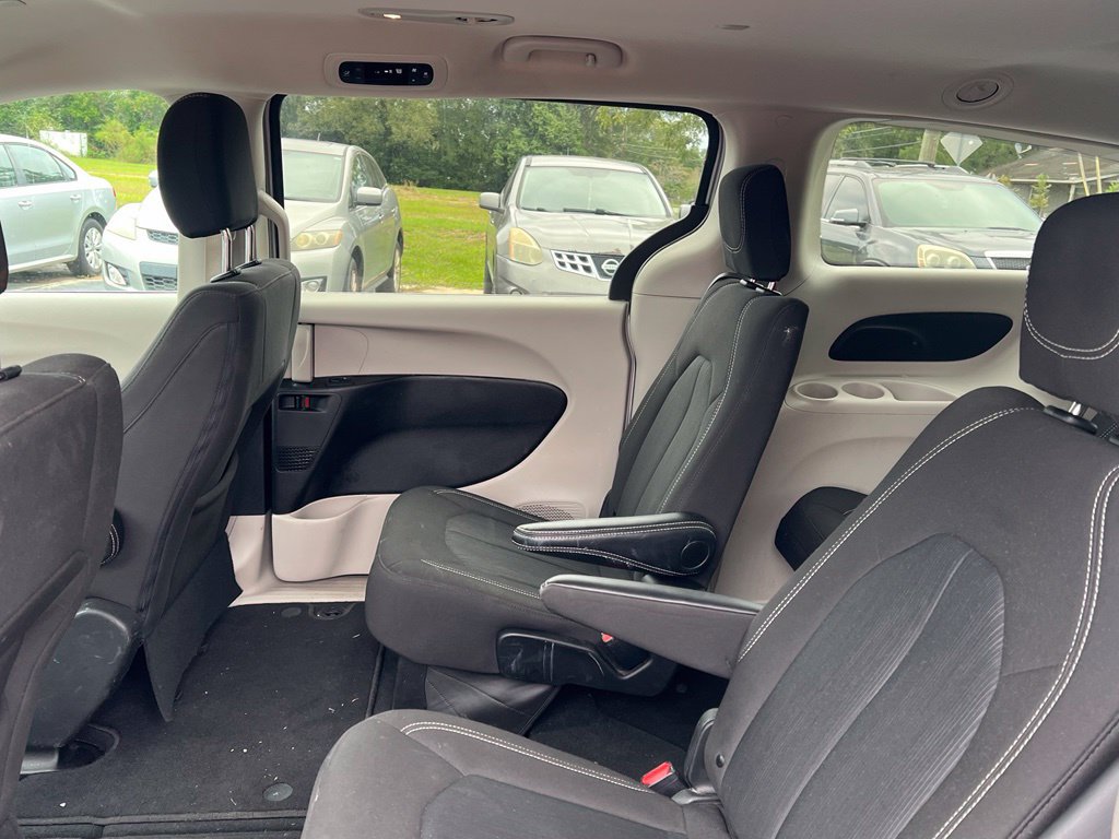 Used 2024 Chrysler Voyager LX FWD image 9