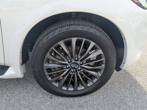 Used 2024 INFINITI QX80 Sensory w/ Cargo Package AWD/4WD image 17