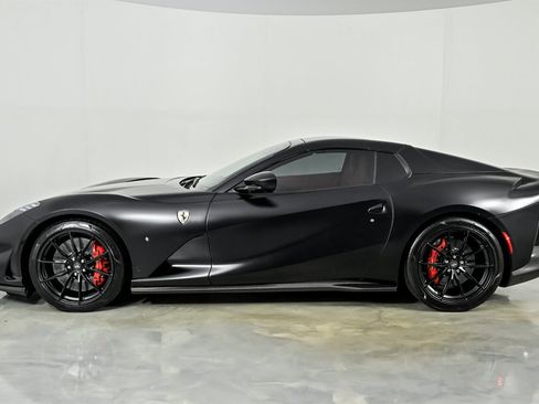 Used 2023 Ferrari 812 GTS RWD image 12