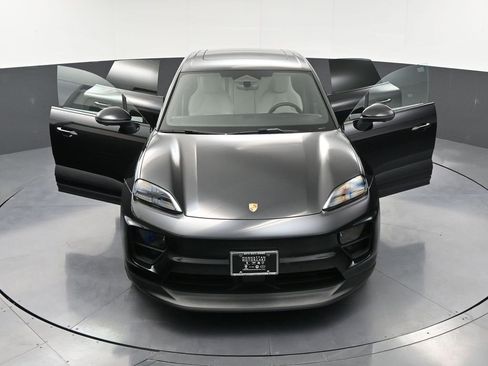 Certified 2025 Porsche Macan 4S Electric image 33