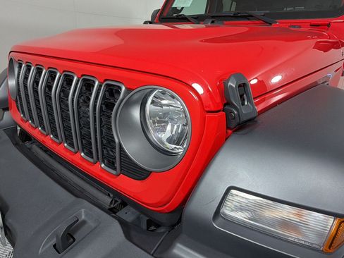 Used 2025 Jeep Wrangler Unlimited Sport AWD/4WD image 11