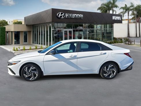Certified 2025 Hyundai Elantra Sport image 6