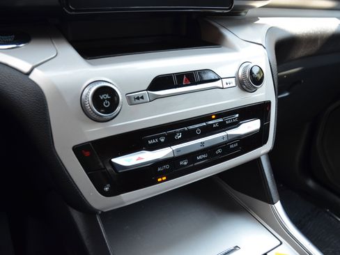 Used 2023 Ford Explorer XLT w/ Equipment Group 202A image 13