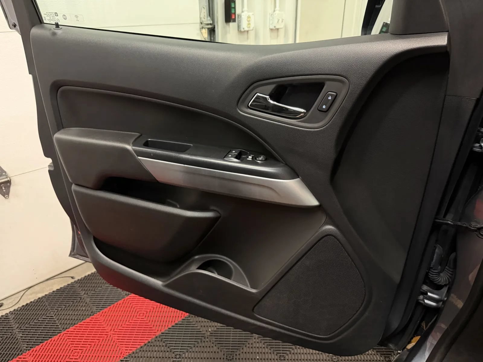Used 2022 Chevrolet Colorado LT w/ Fleet Safety Package RWD image 27