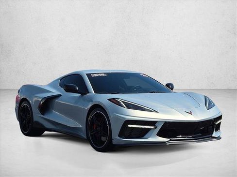 Used 2022 Chevrolet Corvette Stingray Preferred Cpe w/ Z51 Performance Package RWD image 3