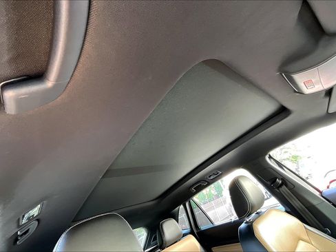 Used 2021 Volkswagen Atlas Cross Sport SEL Premium image 29