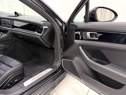 Certified 2023 Porsche Panamera 4 image 22