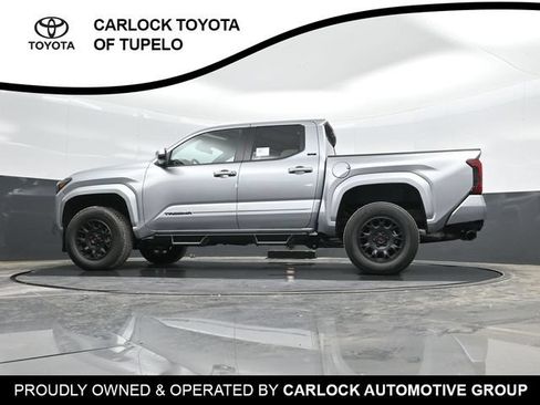 Used 2025 Toyota Tacoma SR5 AWD/4WD image 42