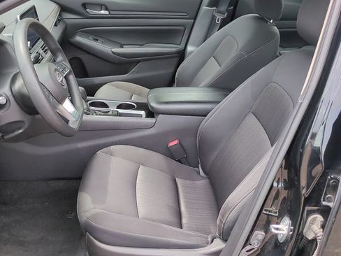 Used 2024 Nissan Altima 2.5 SV FWD image 11