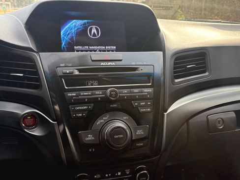 Used 2013 Acura ILX w/ Technology Package image 16